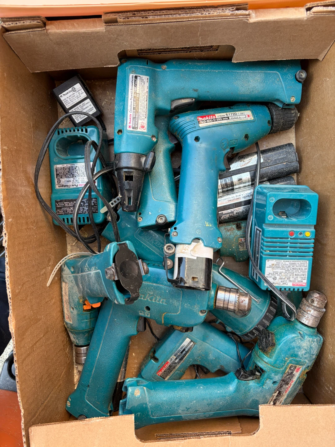 Makita Cordless Drills and Charger Lot