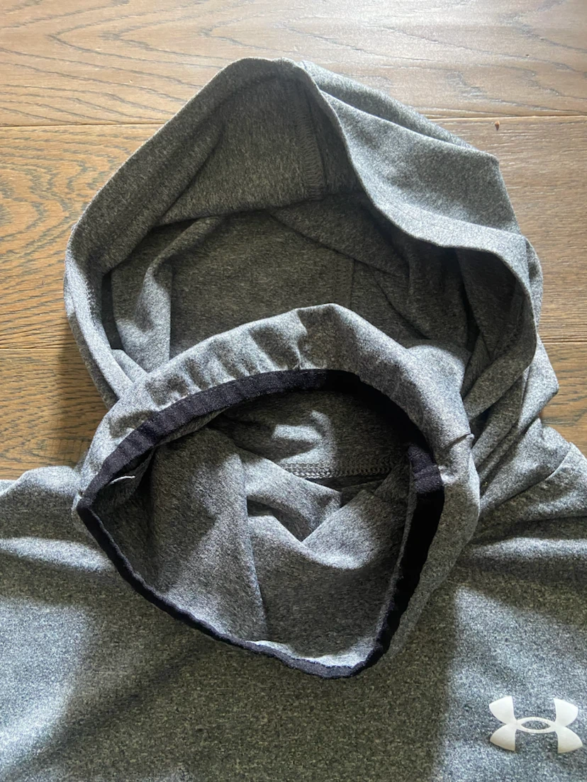 LIKE NEW: Grey Under Armour Hoodie Size Youth Medium - photo 4