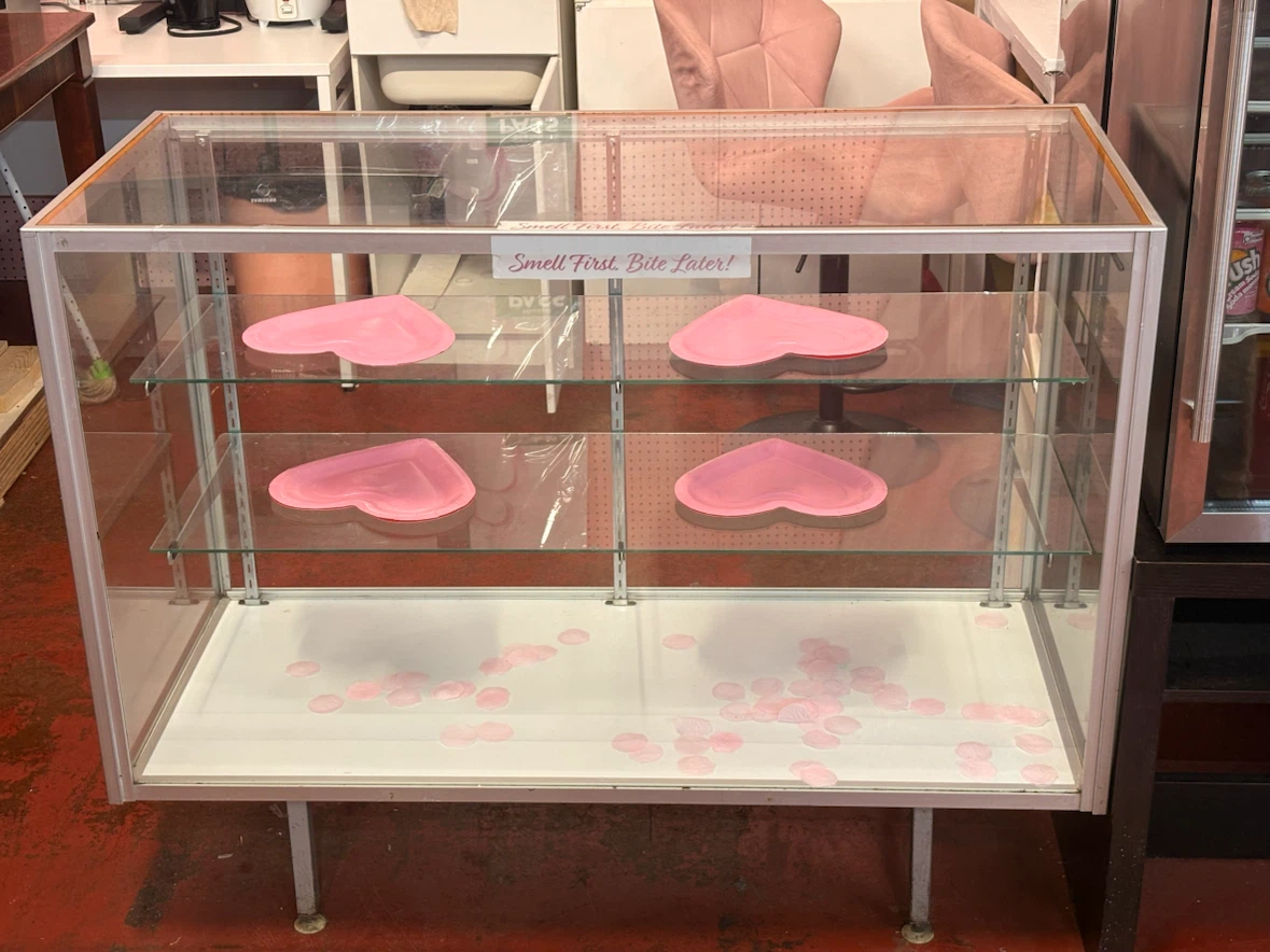 Glass display case with aluminum frame