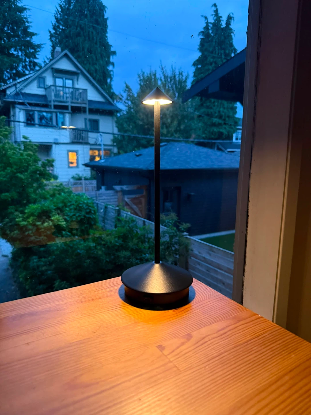 Minimalist Rechargeable Black LED table lamp - photo 3