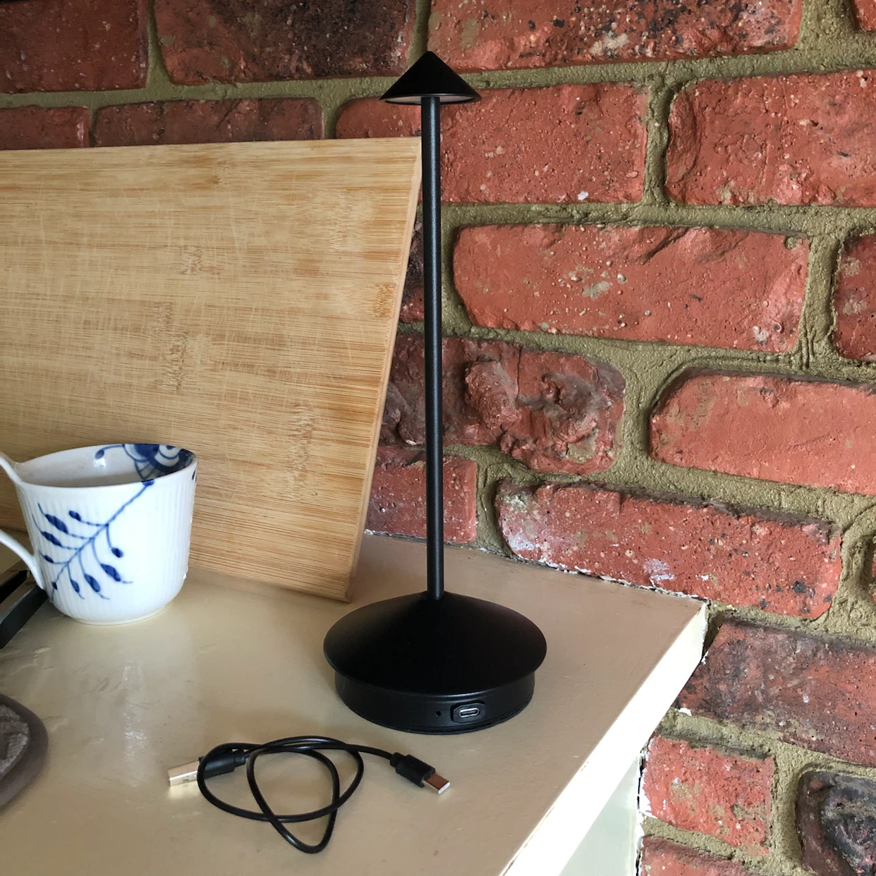 Minimalist Rechargeable Black LED table lamp - photo 2
