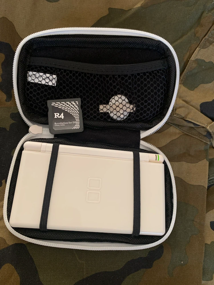 Nintendo DS Lite with Case, stylus  and R4 Revolution Card - photo 3