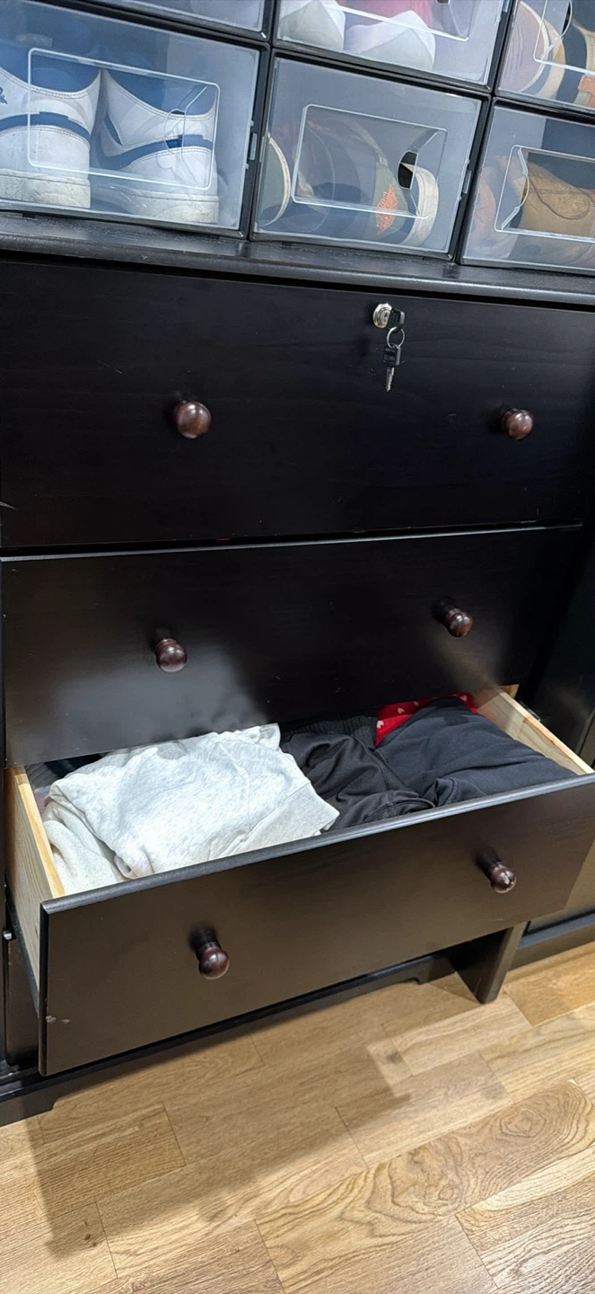 Black 4-Drawer Dresser