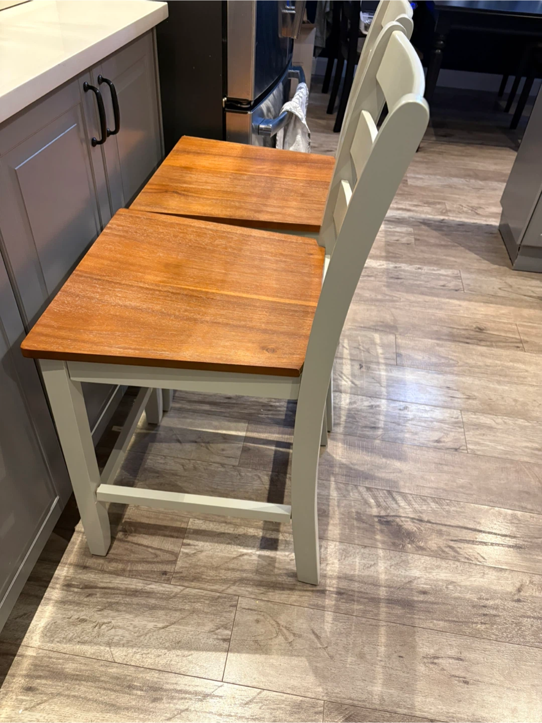 Pair of wooden kitchen counter stools - photo 3