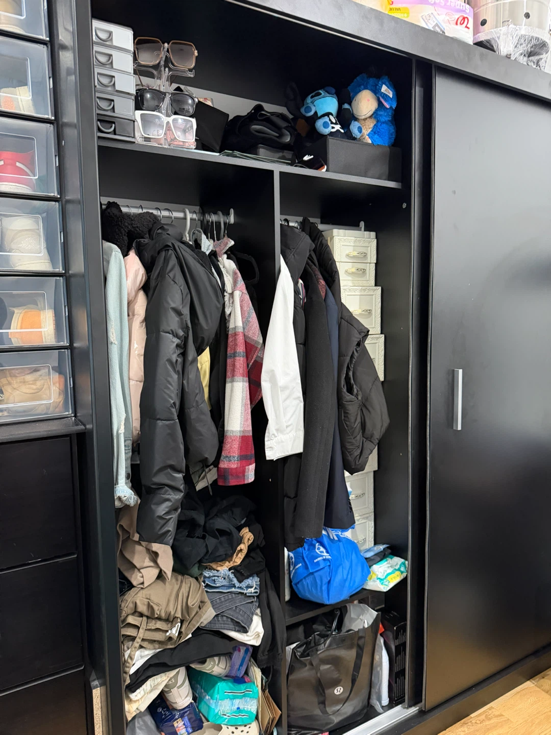 Black Sliding Door Wardrobe / Massive Closet - photo 3
