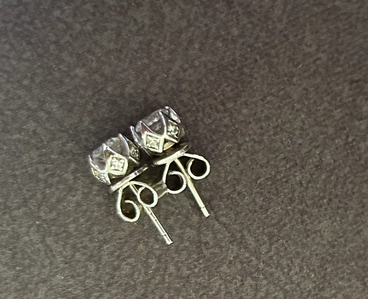 Sparkly 925 silver w/ CZ Stud Earrings