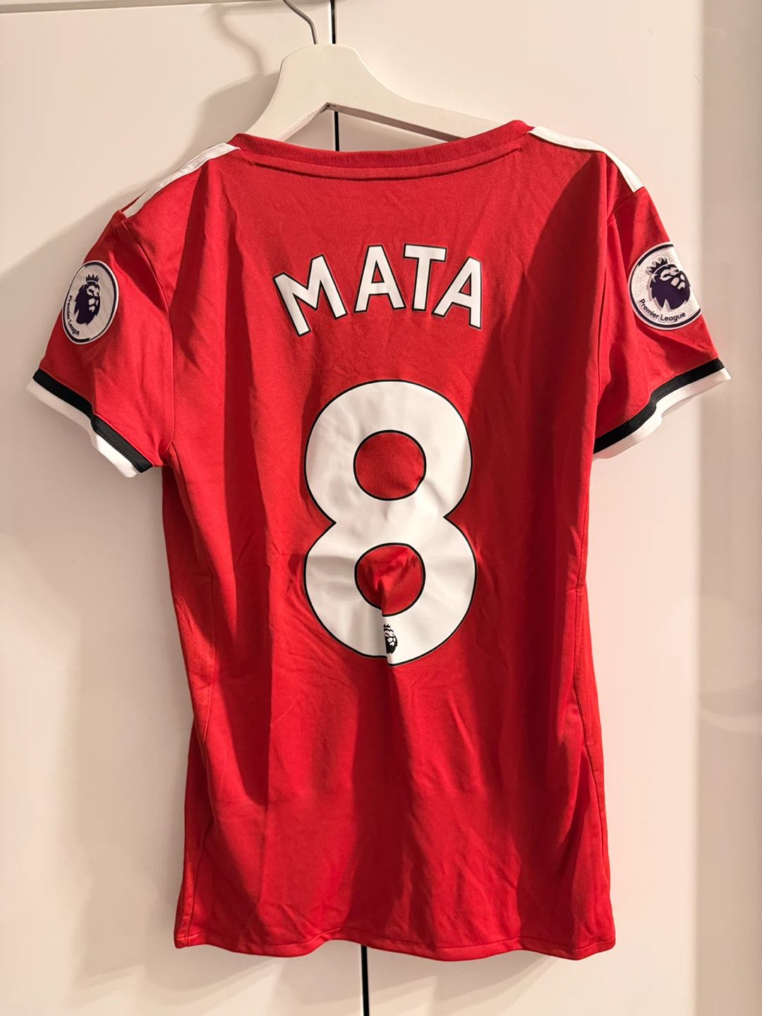 Authentic Man United Women's Jersey Size M - Juan Mata