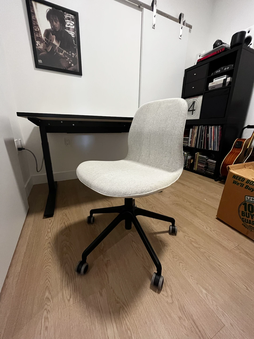 IKEA MITTZON desk with optional LANGFJALL chair. - photo 4