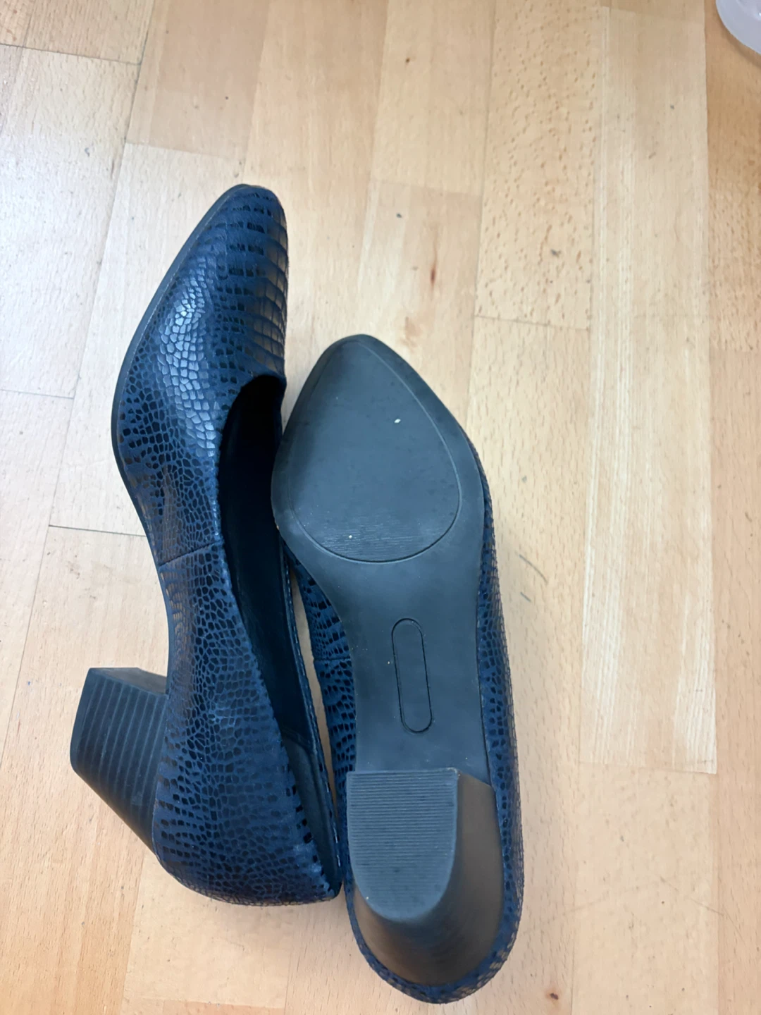US 8.5 - Solemate Women's Blue Snake Heels - photo 2