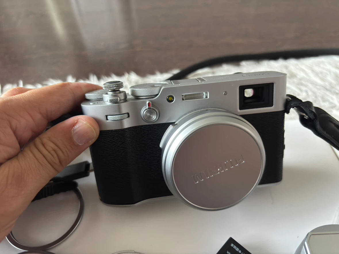 Fuji x100v