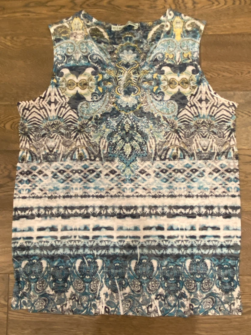 EUC: Cleo Petites Size M Paisley Sleeveless Top