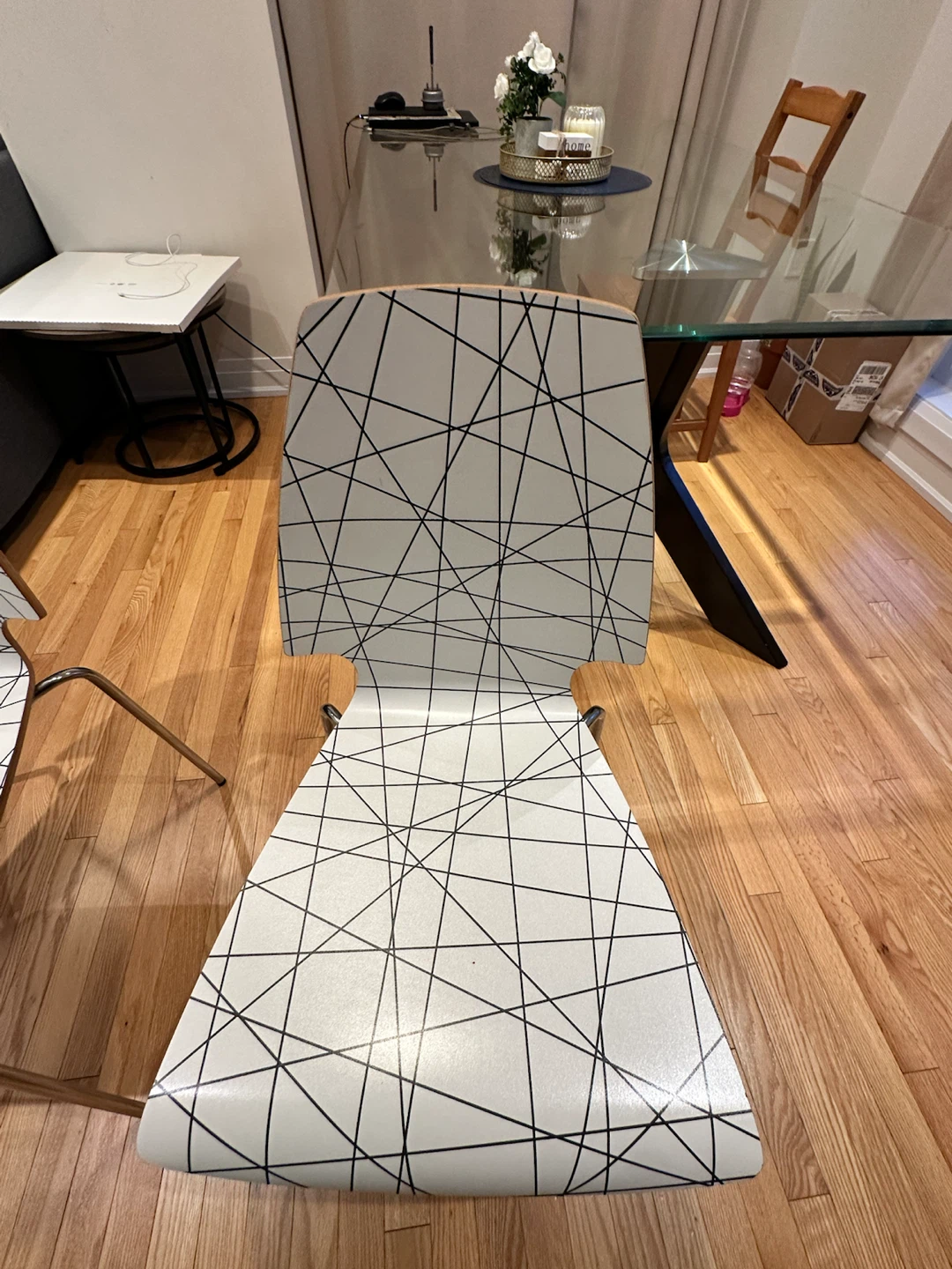 2 Modern Chairs - Geometric Pattern - photo 2