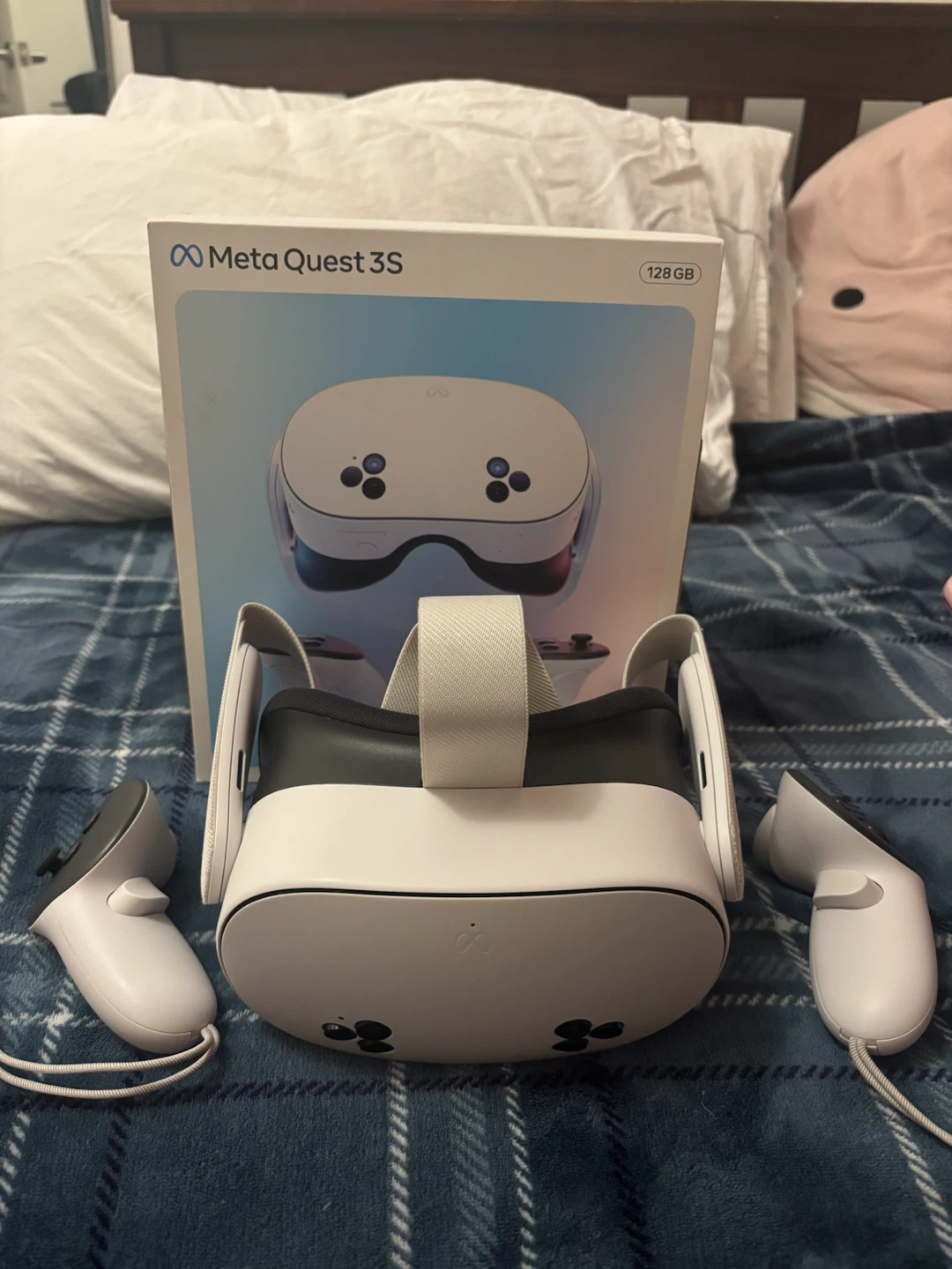 Meta quest 3s 128GB with charger and box open box only - photo 3