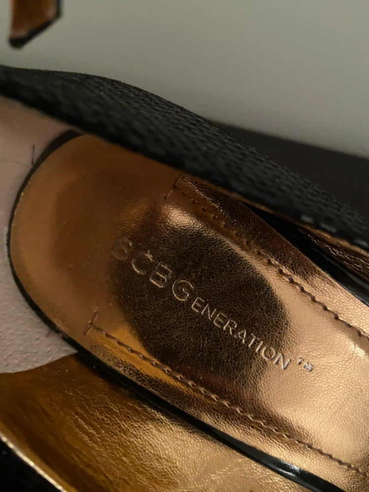 BCBG Generation Black Patent Wedge Heels with Ankle Strap Size 9 - photo 5