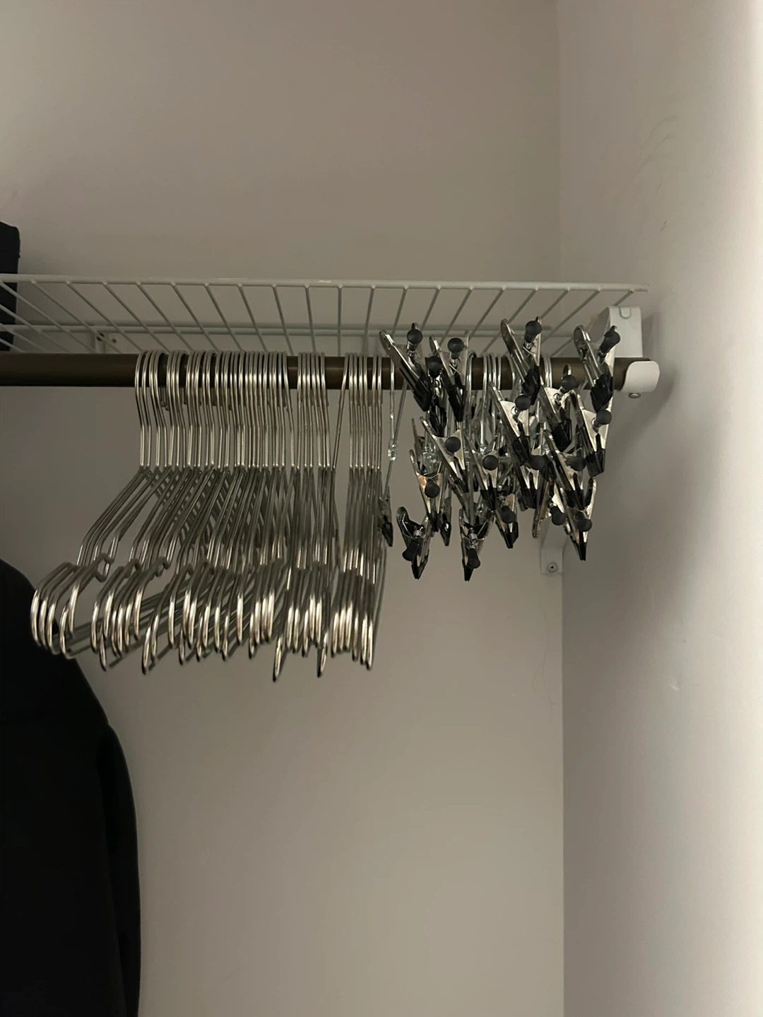 Metal clothes hangers & pant hangers