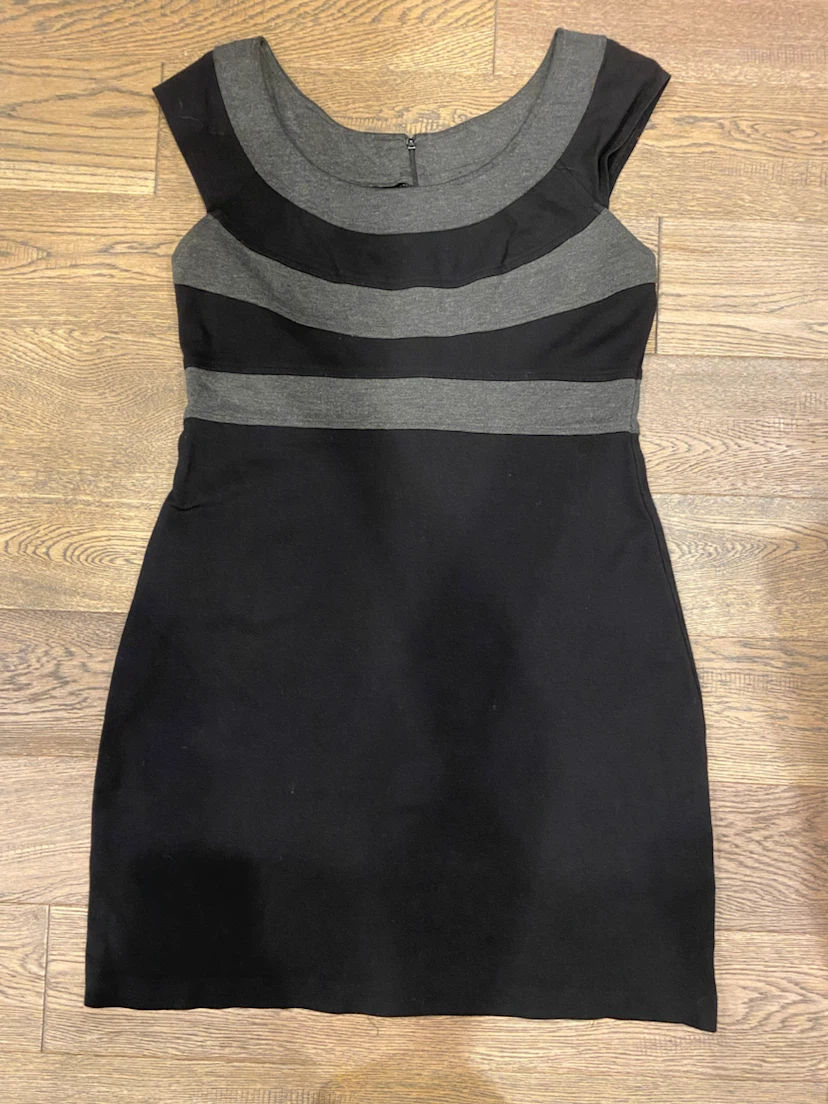 EUC: Jessica Black & Grey Striped Stretch Sheath Dress 12