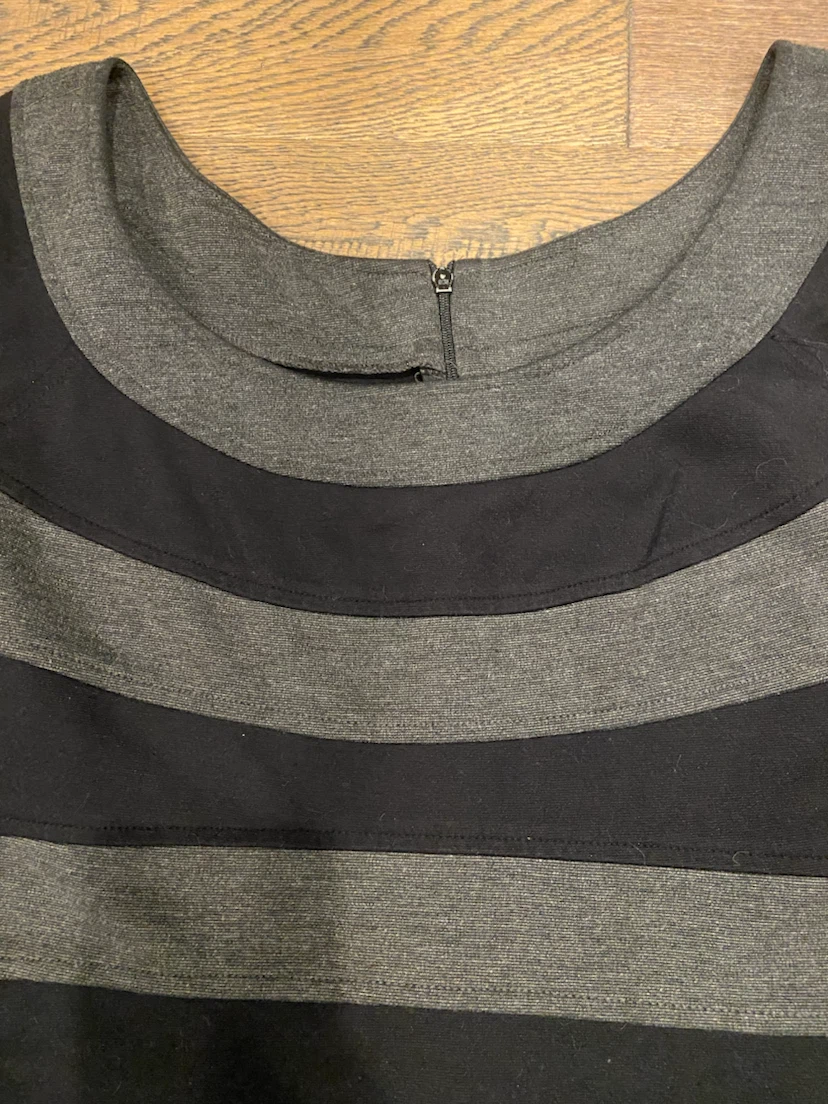EUC: Jessica Black & Grey Striped Stretch Sheath Dress 12 - photo 4