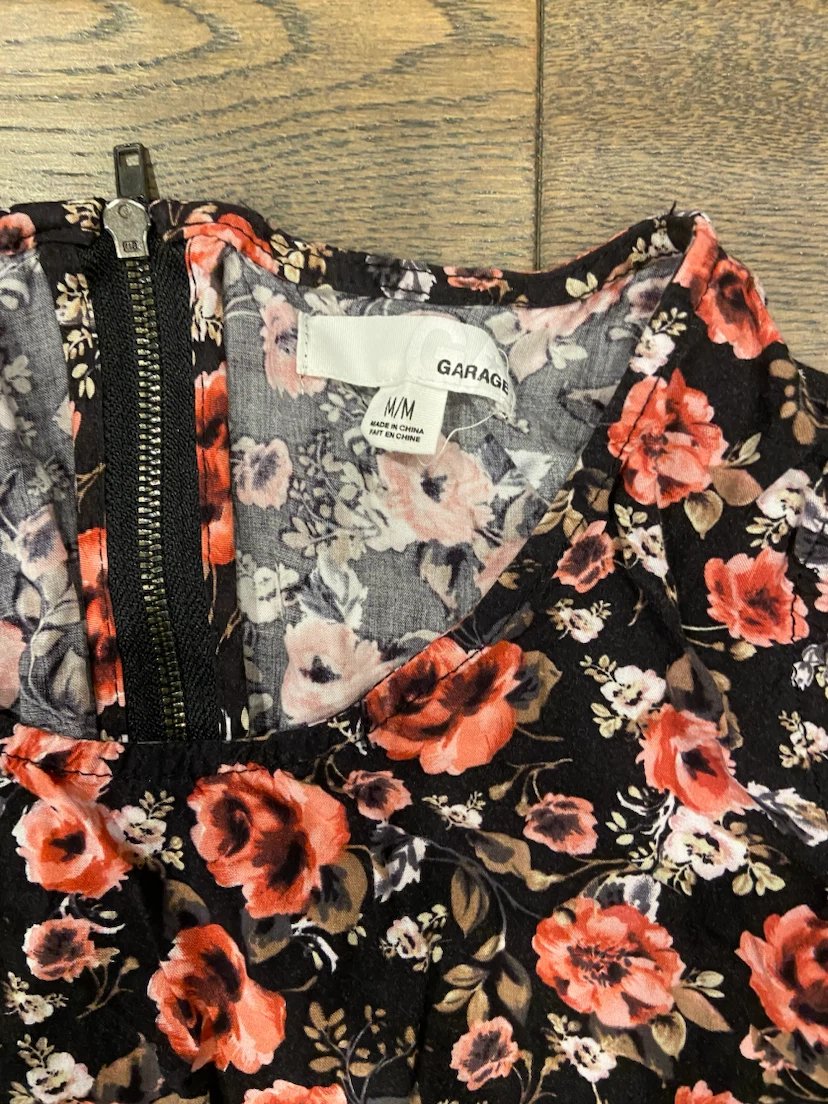 EUC: Garage Floral Peplum Sleeveless Top Size M - photo 2