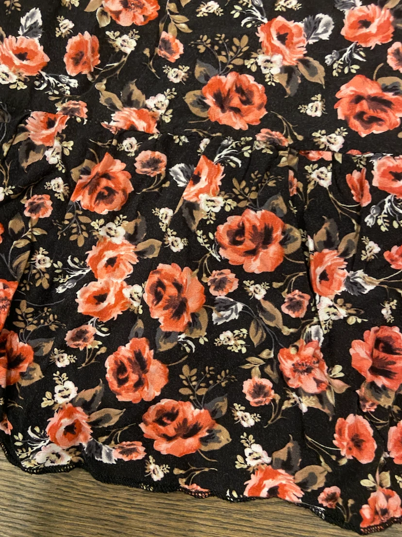 EUC: Garage Floral Peplum Sleeveless Top Size M - photo 5
