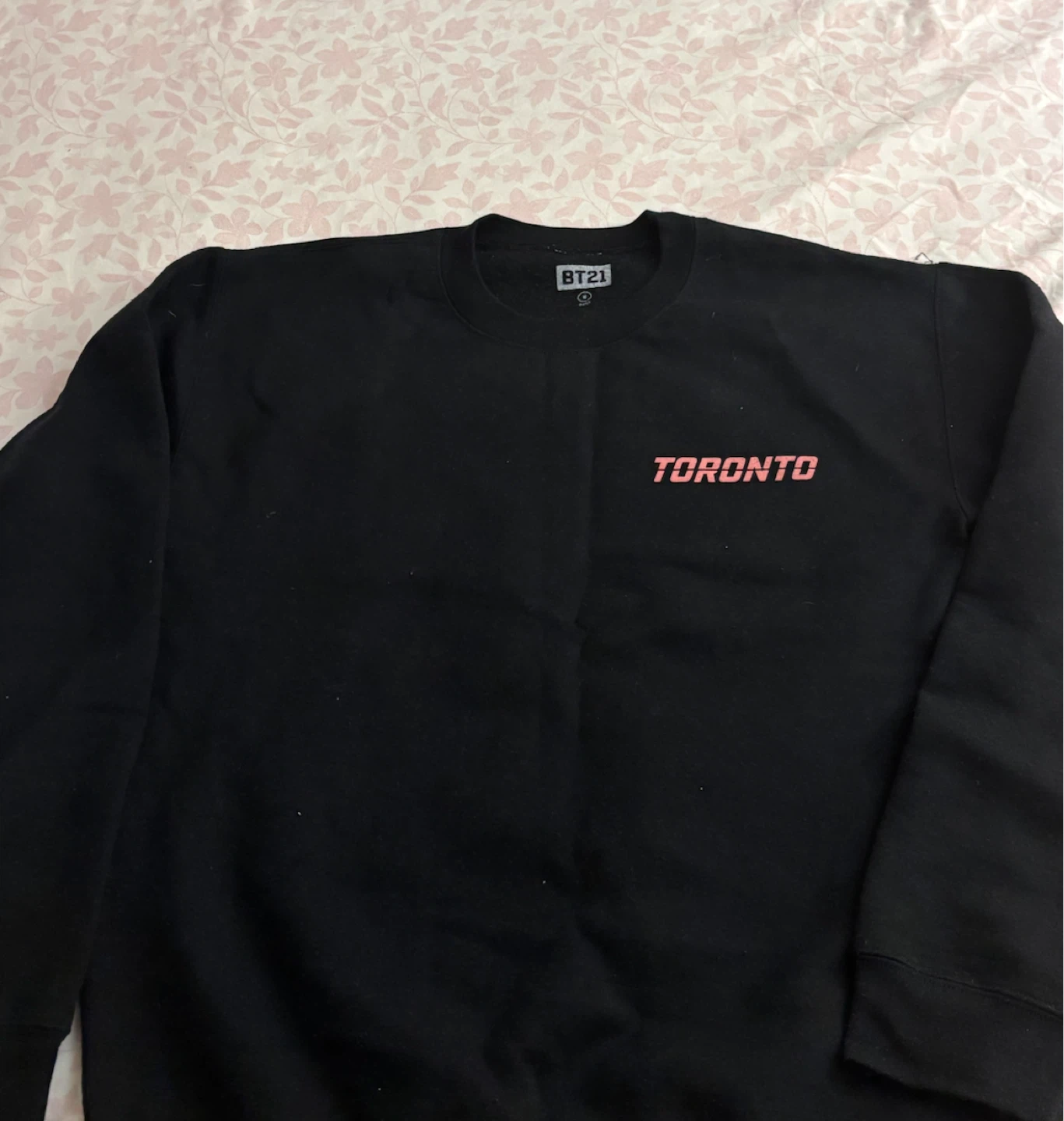 BT21 Toronto Graphic Crewneck Sweatshirt - photo 2