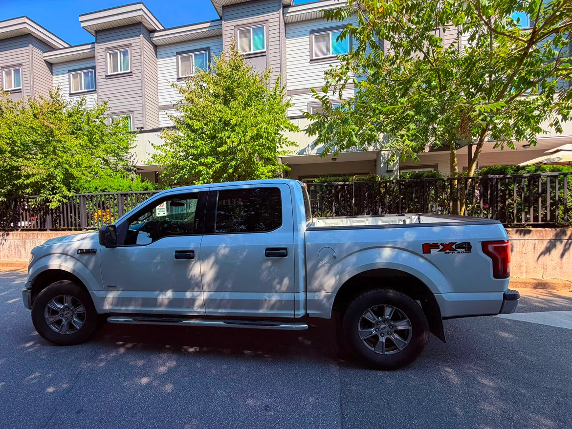 White Ford F-150 4x4 Pickup Truck