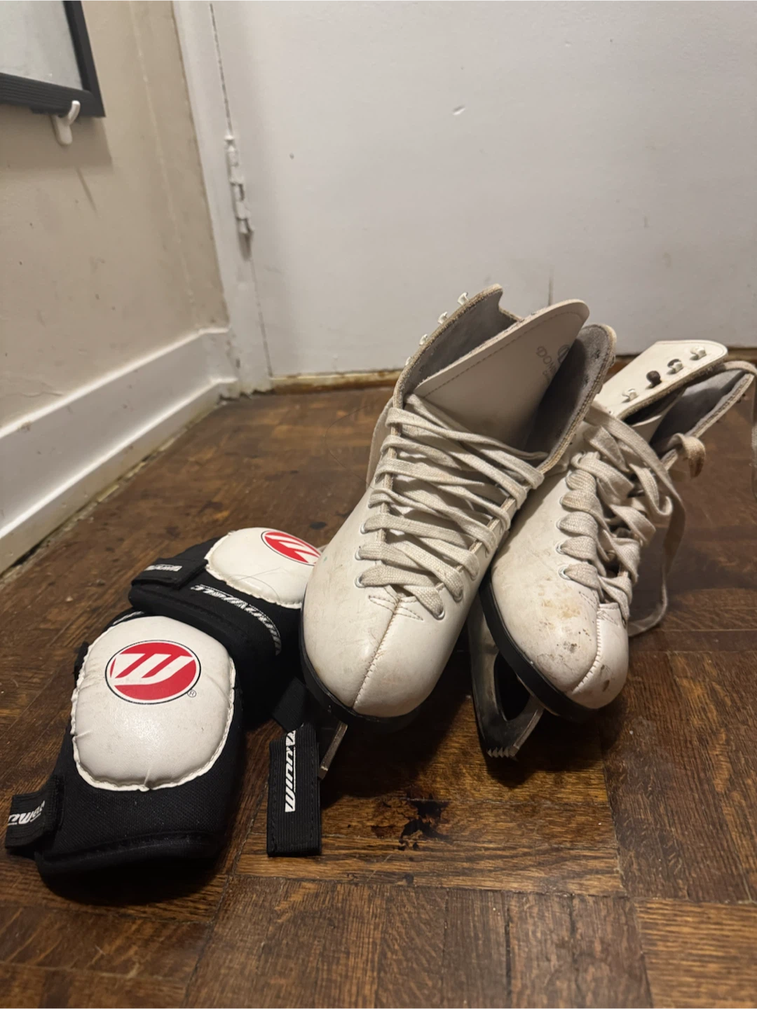 Dominion figure skates and knee pads