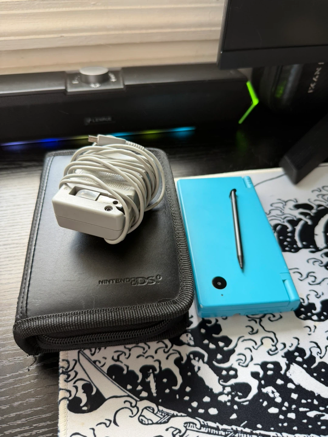 Nintendo DSi Blue – Ready to Play + Case, Charger & Stylus - photo 2