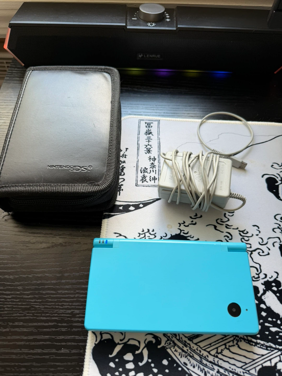 Nintendo DSi Blue – Ready to Play + Case, Charger & Stylus - photo 4