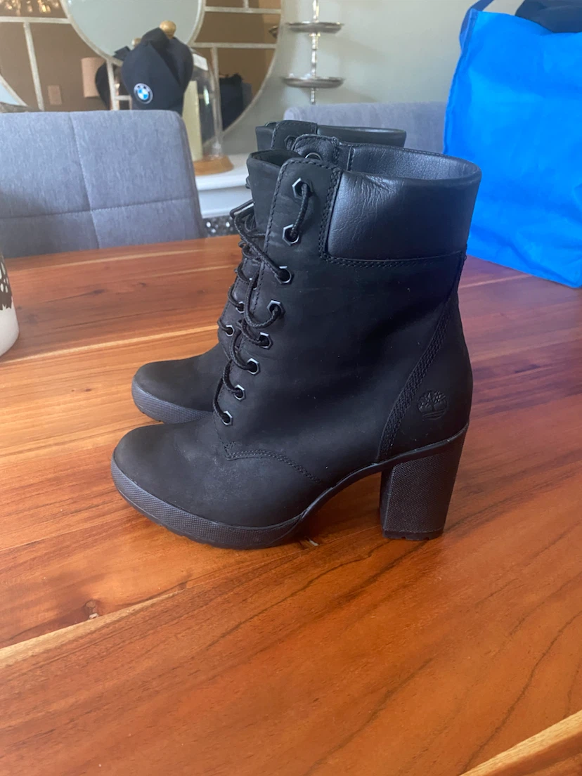 Timberland Black Lace-Up Heeled Boots