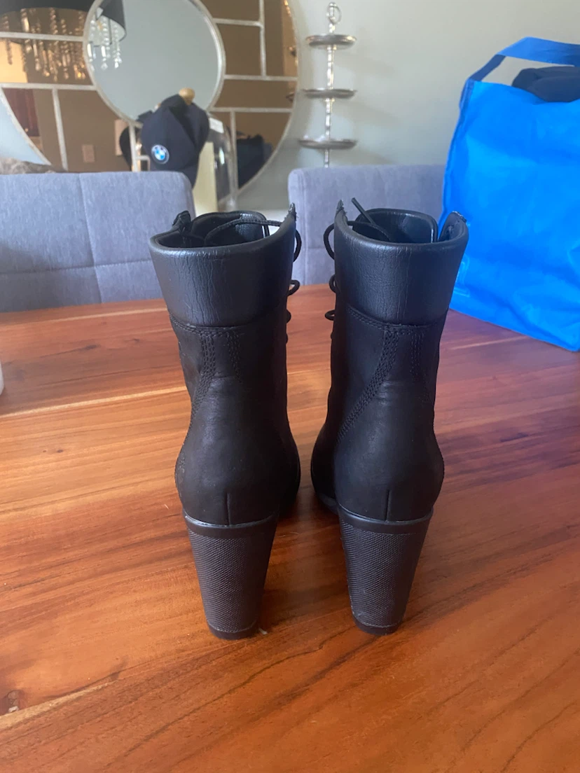 Timberland Black Lace-Up Heeled Boots - photo 2