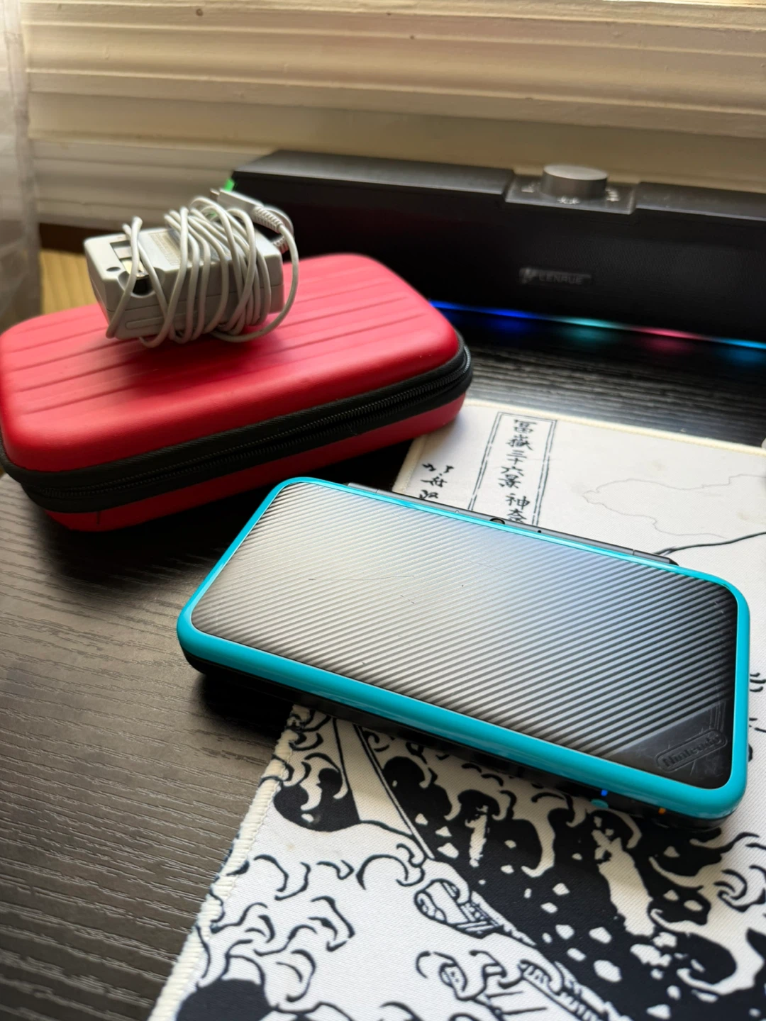 New Nintendo 2DS XL – Ready to Play + Original Charger+Stylus - photo 3