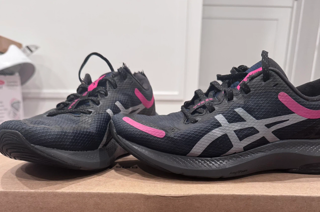 ASICS WTR 2D running shoes in black and pink - photo 4
