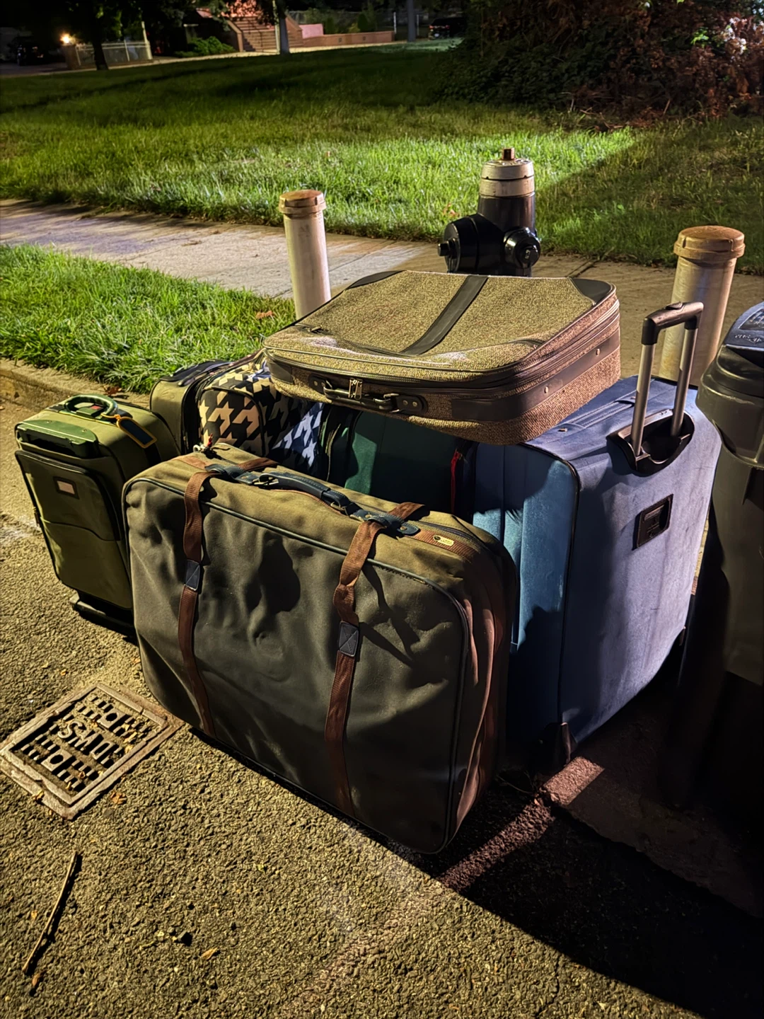 FREE Vintage Luggage Set - photo 3