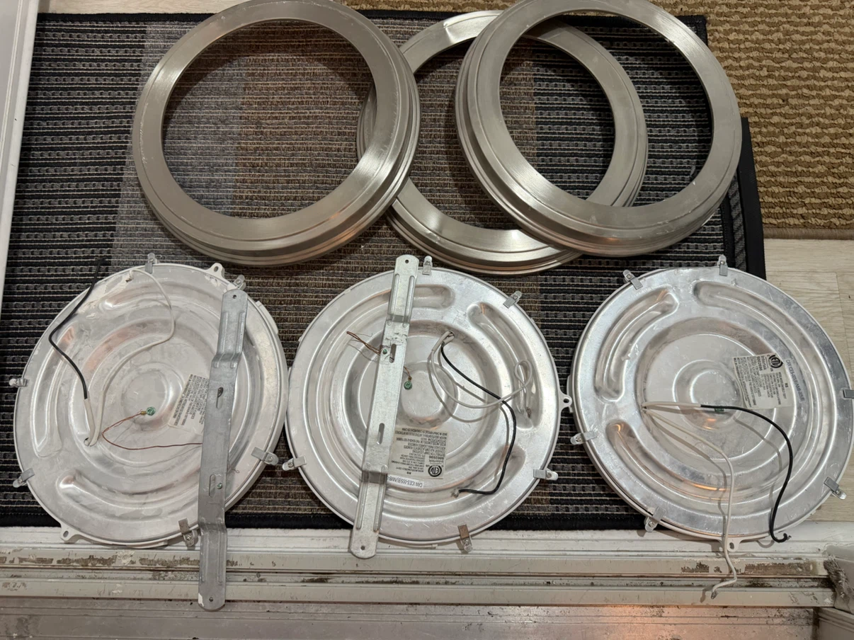 3 x LED Ceiling Lights with Trim Rings - photo 2