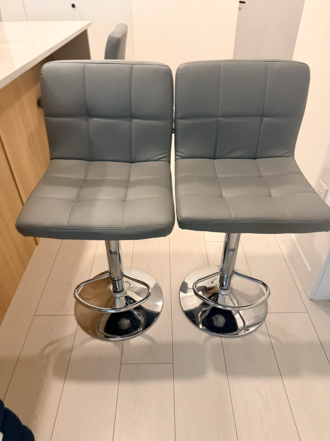 Set of 4 Grey Adjustable Bar Stools - photo 2