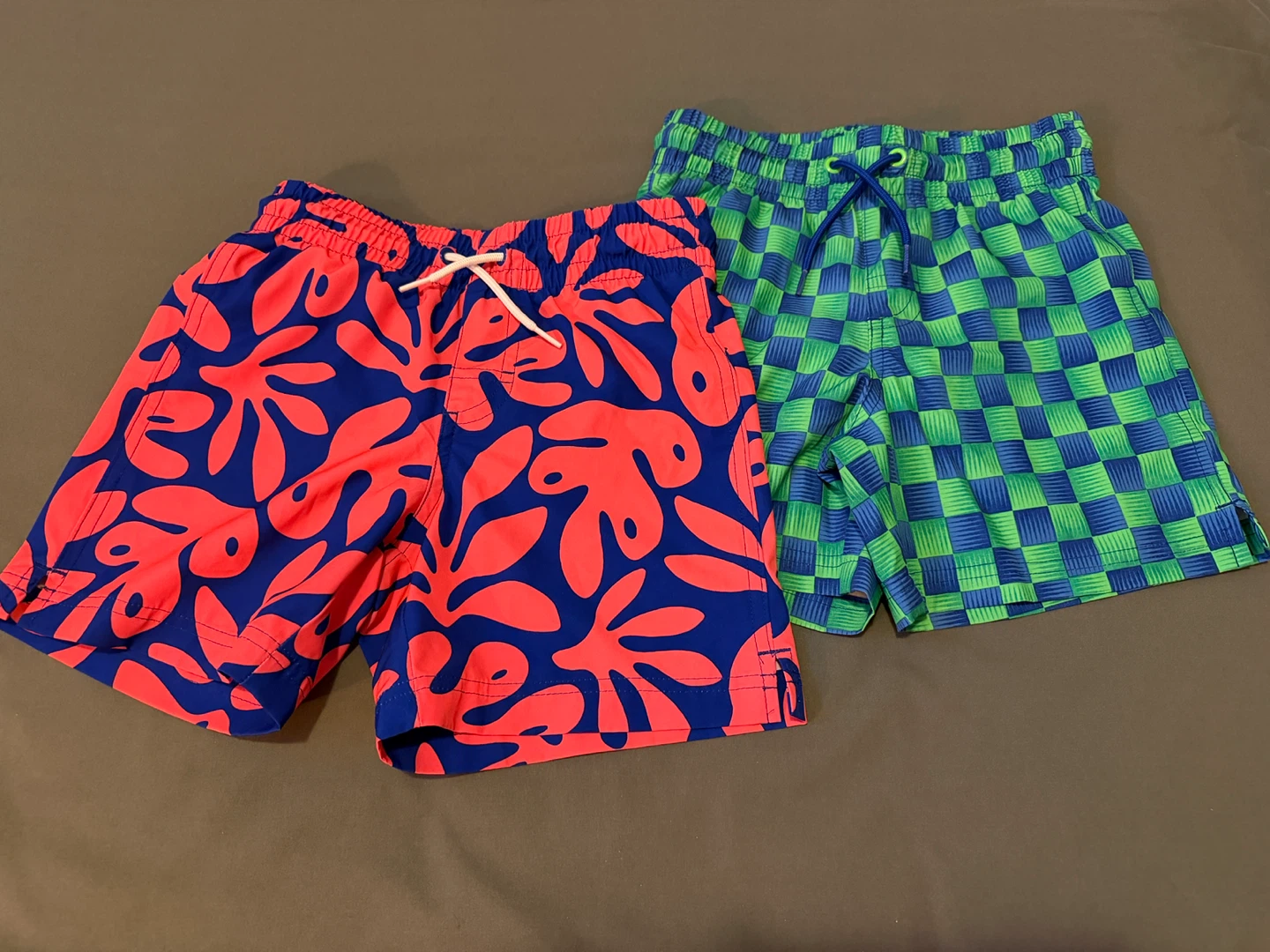 Old Navy boy’s swim shorts 2 pack size small 6-7