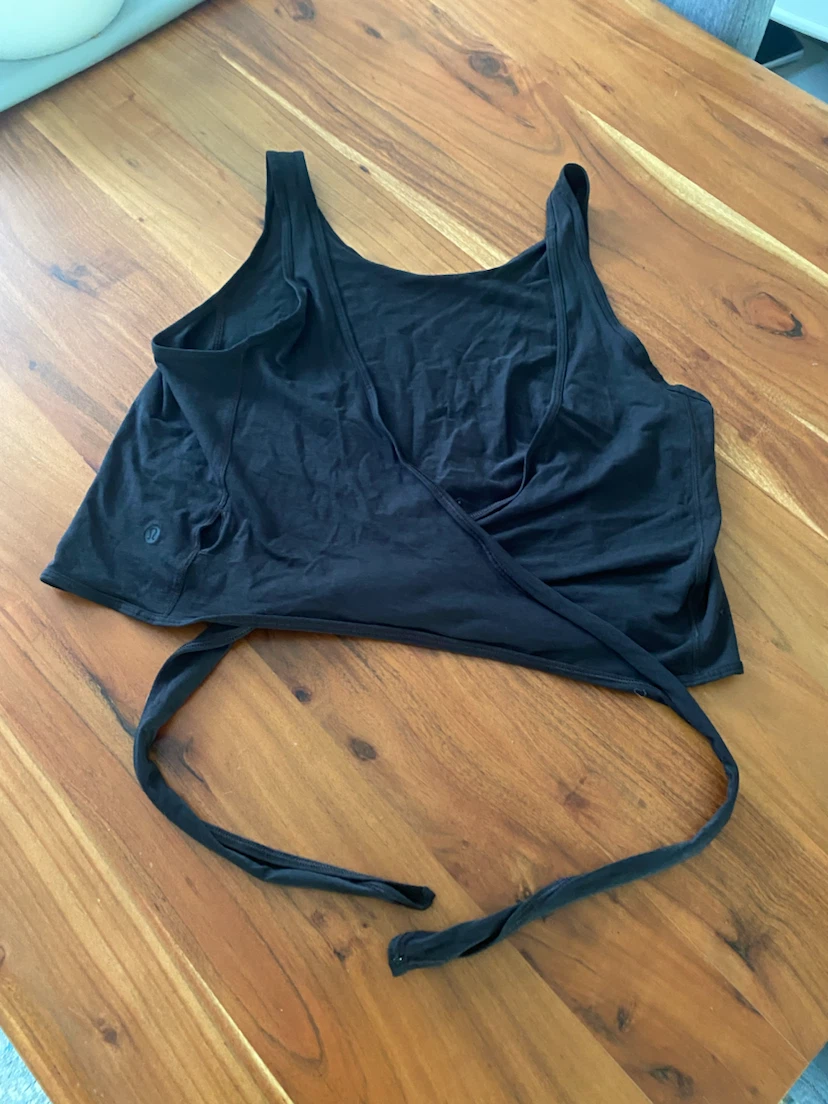 Lululemon Black Wrap Tank Top medium size 8