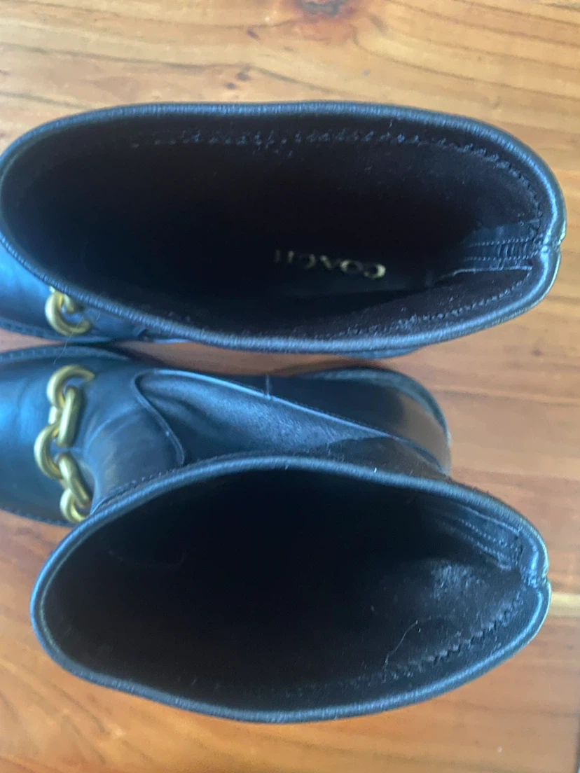 COACH Black Leather Chelsea Boots with Gold Chain Detail - photo 5