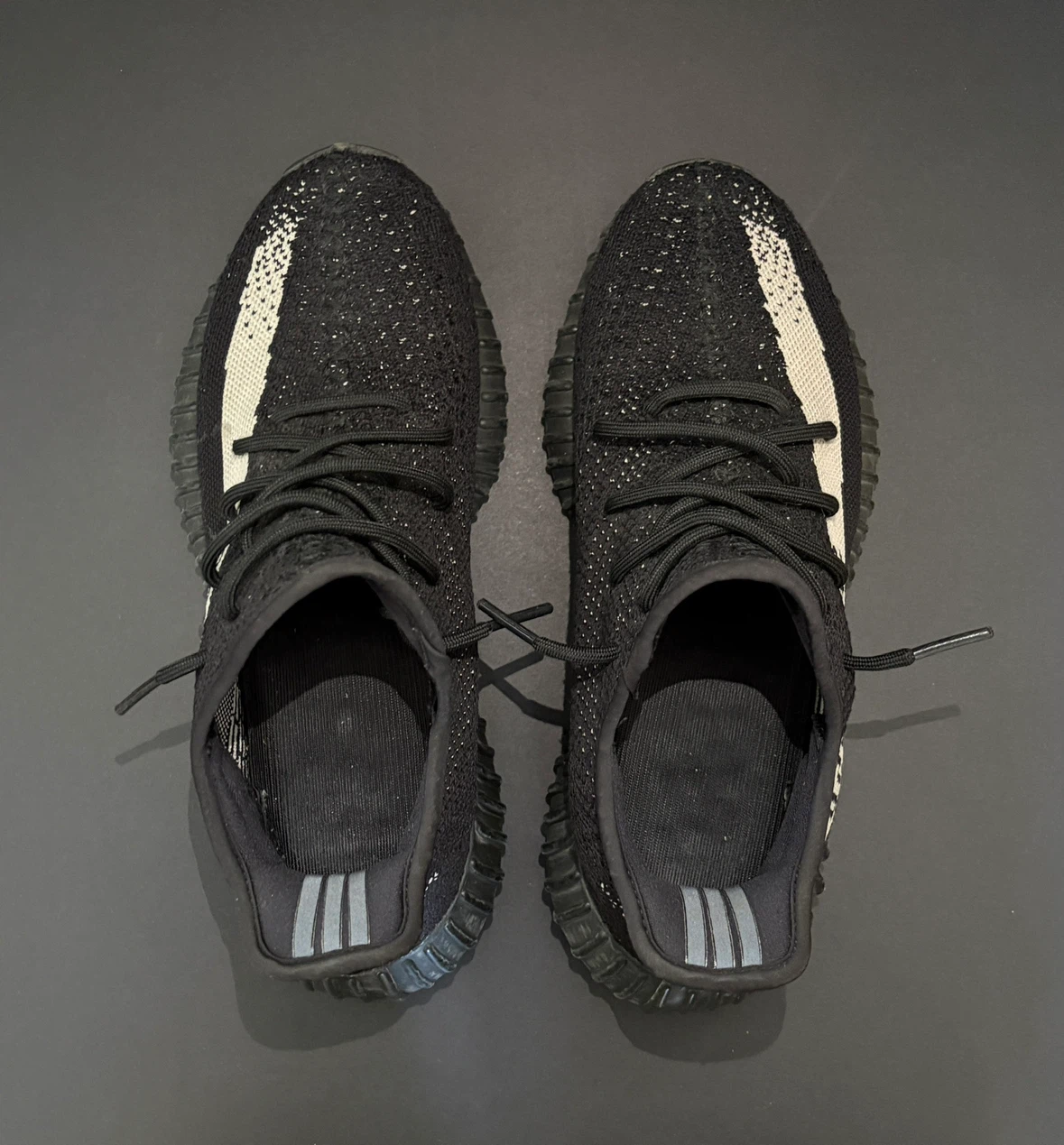 Yeezy 350 V2 Oreo Size 9 - photo 3