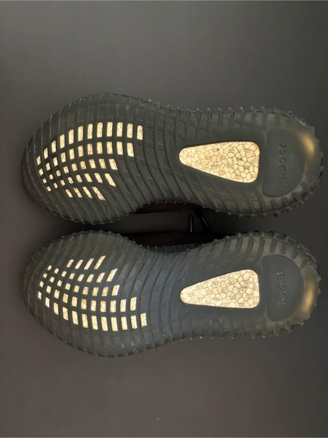 Yeezy 350 V2 Oreo Size 9 - photo 4