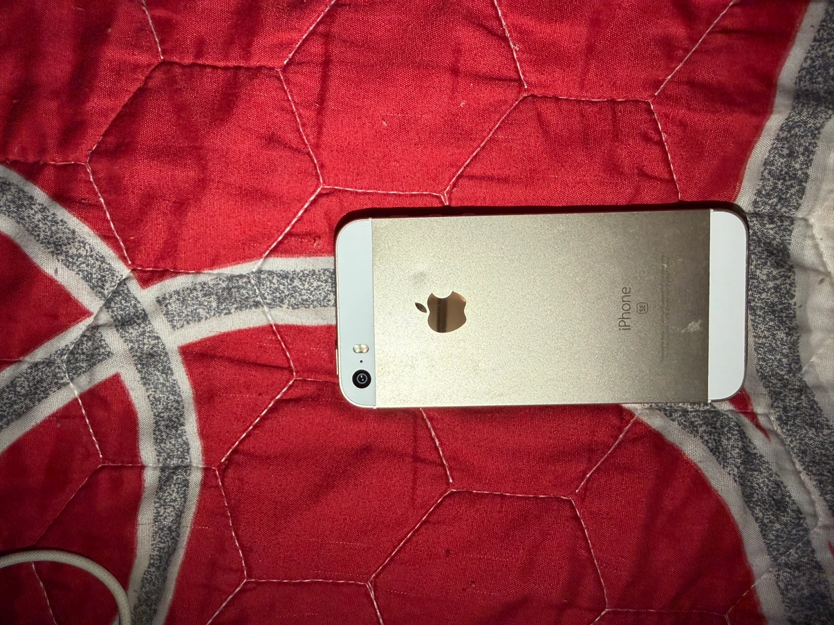 Apple IPhone SE 1st Generation - photo 2