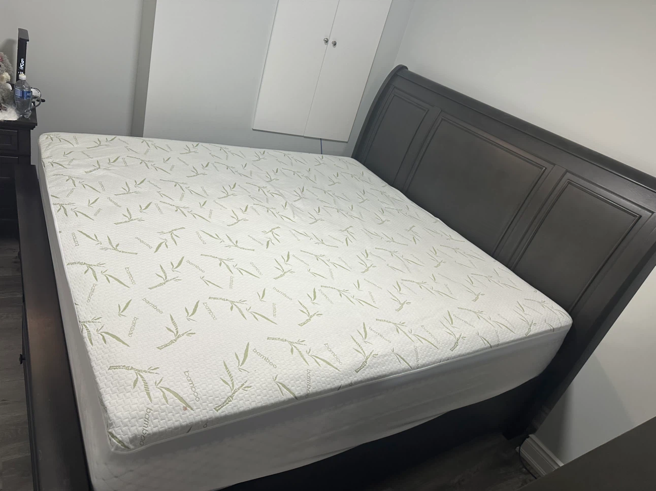 King size bed mattress not included - photo 3