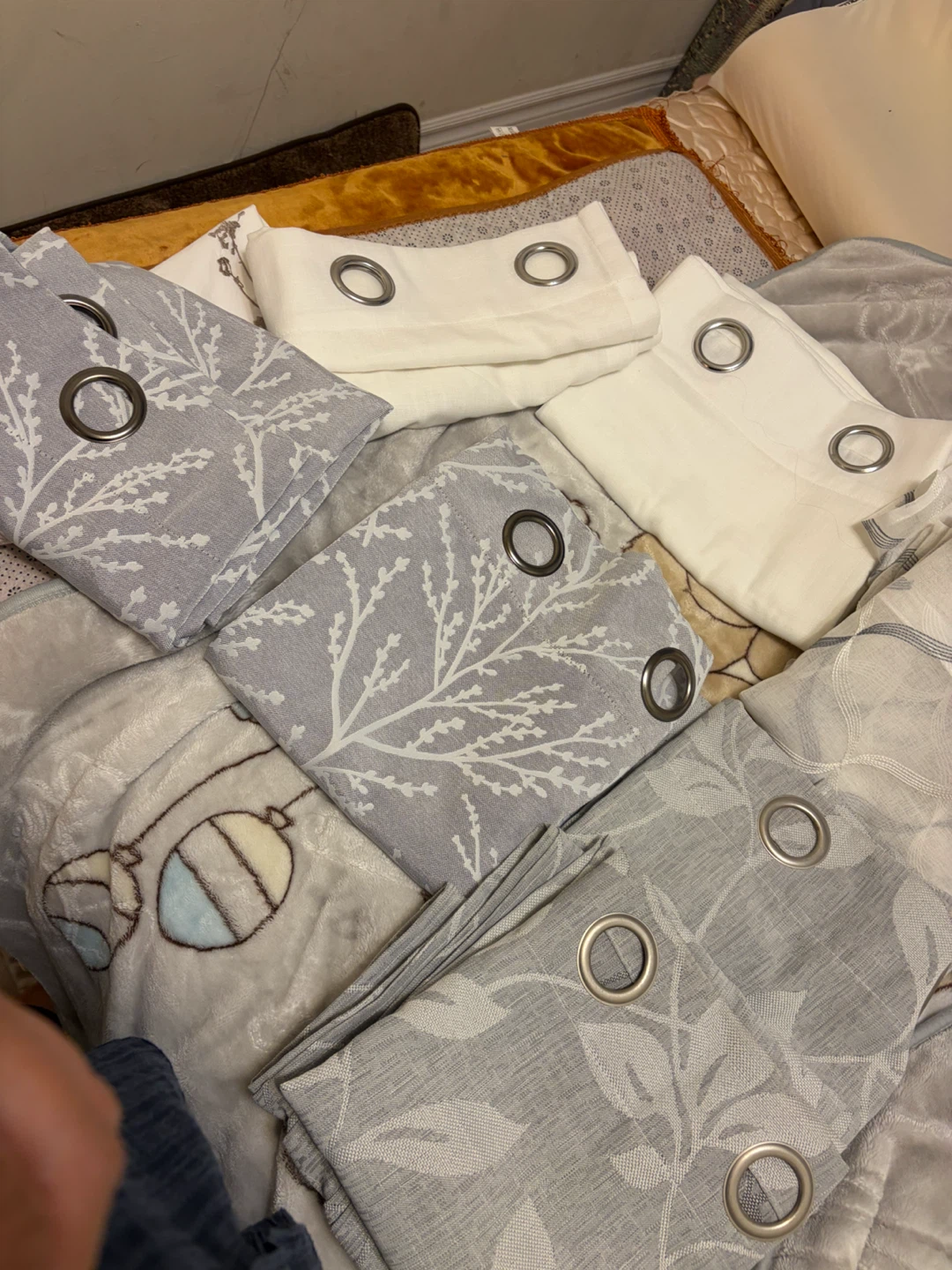 Assorted Eyelet Curtains - photo 3
