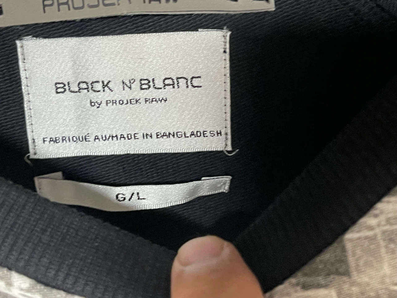 Black n' Blanc by Projeks Raw Graphic Sweater - photo 4