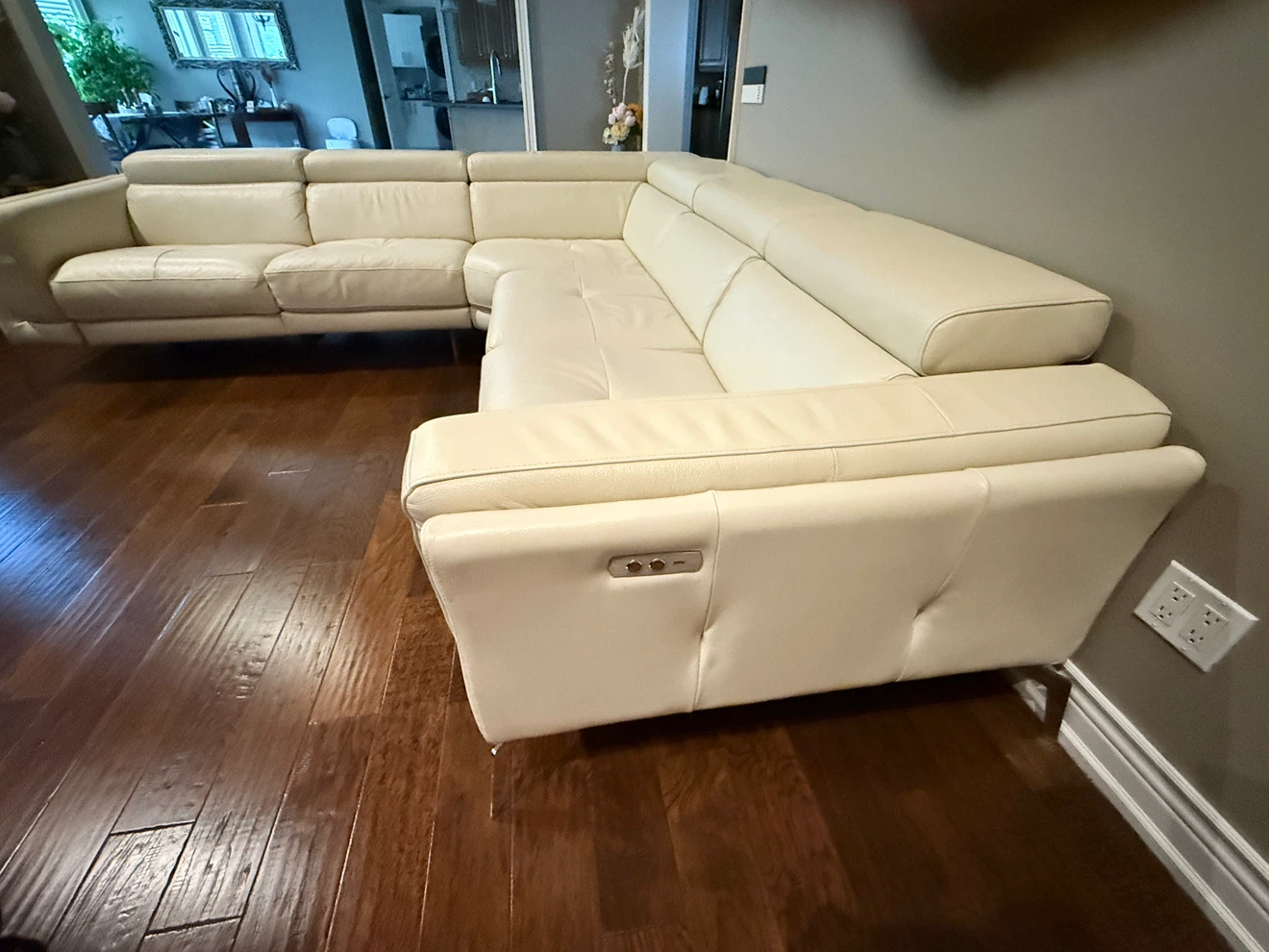 Cream leather power reclining sectional sofa - photo 2