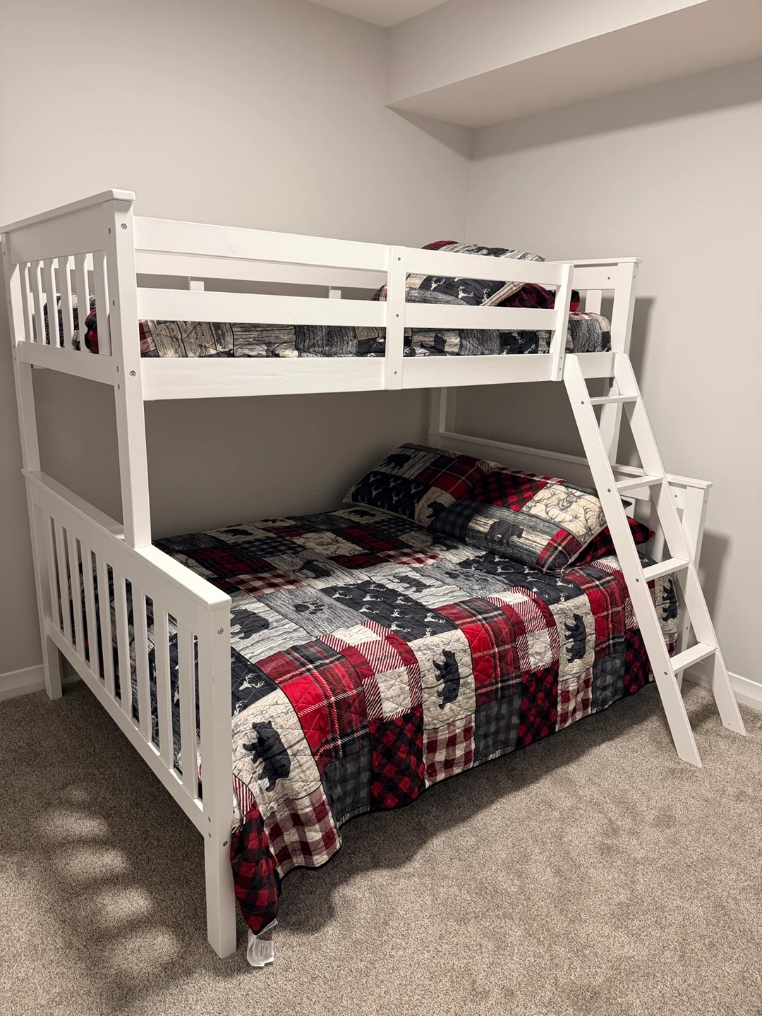 Twin Over Full Wooden Bunk Bed with Mattresses and bedding
