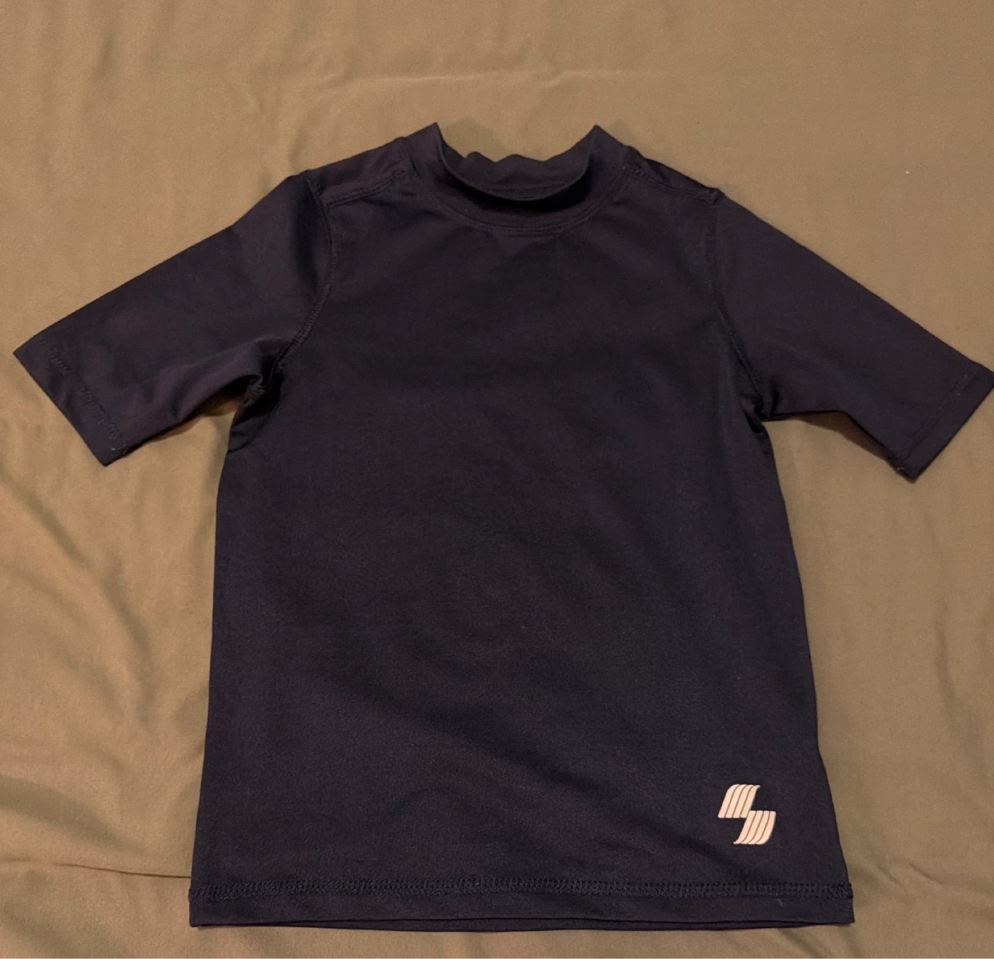 Short sleeve rash guard boys size small
