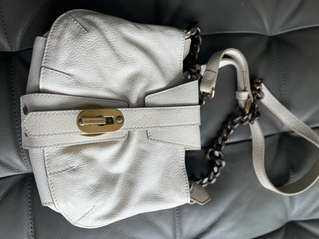 Burberry White Leather Shoulder Bag with Chain Strap