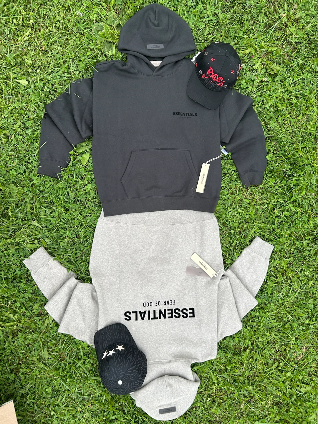 Hoodies essential,Gorras bélicas,New Era,Fragancias