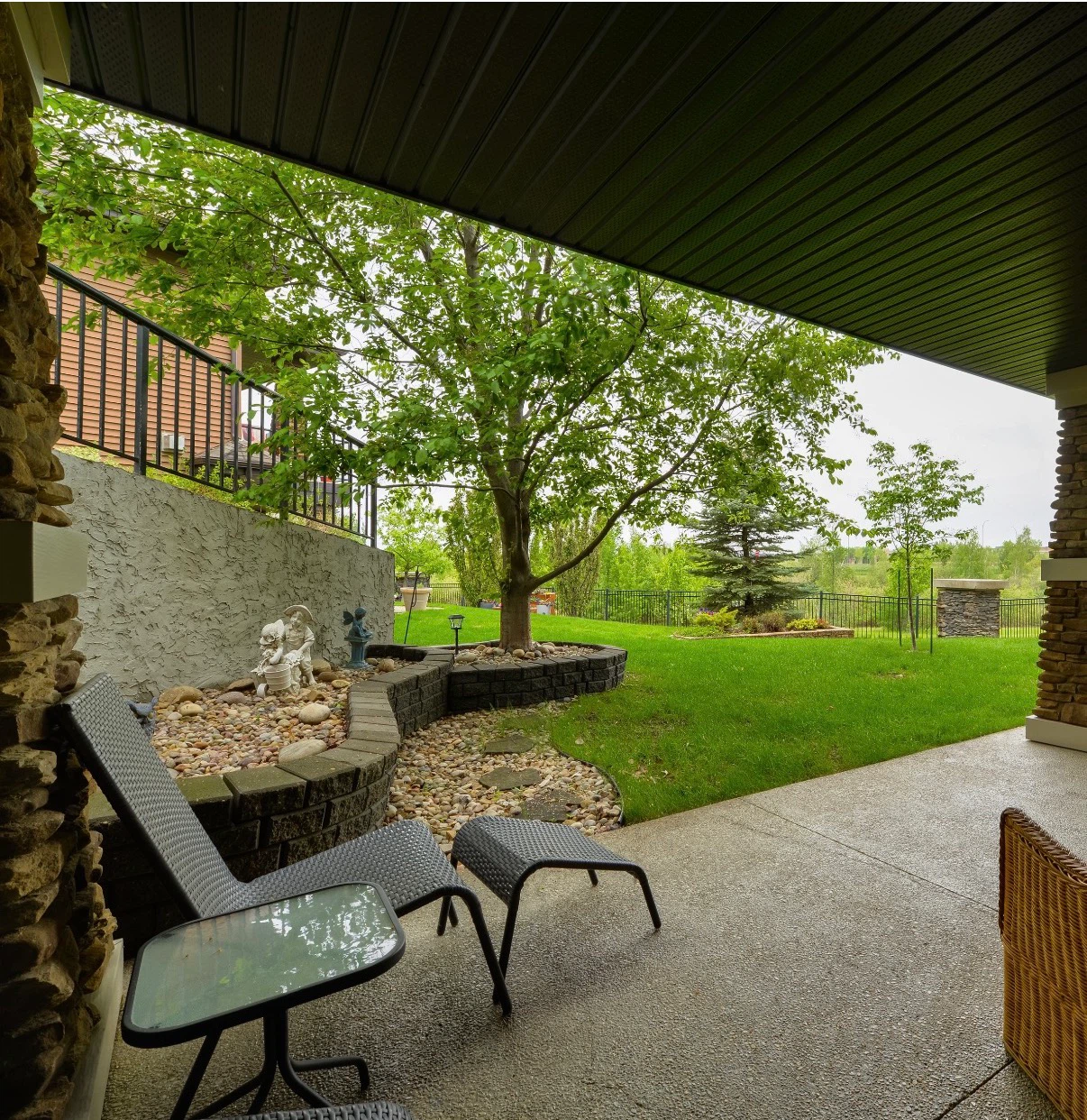 3 Grey Patio Chairs with 3 Ottomans and side table - photo 2
